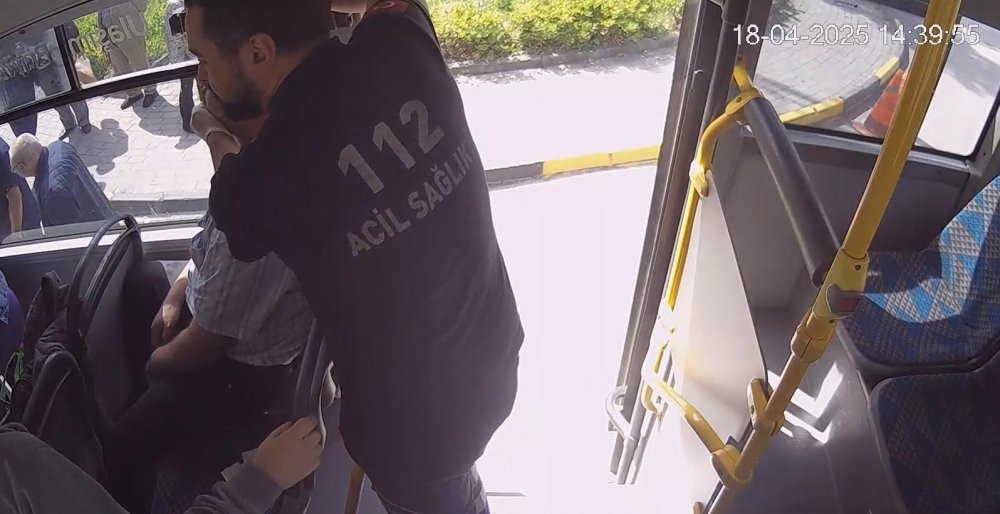 Otobüs şoföründen alkışlanacak hareket! Rahatsızlanan yolcuyu hastaneye yetiştirdi