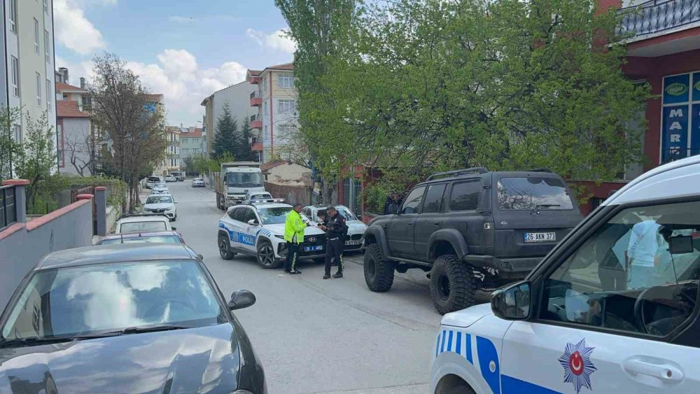 Eskişehir'de otomobilin bagajından cephanelik çıktı