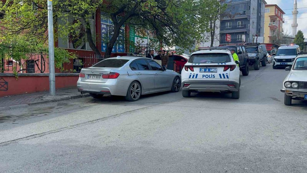 Eskişehir'de otomobilin bagajından cephanelik çıktı