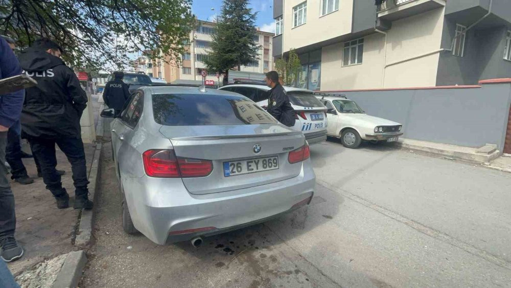 Eskişehir'de otomobilin bagajından cephanelik çıktı