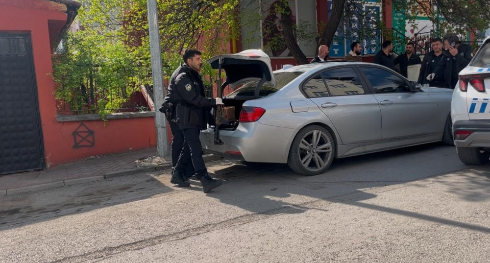 Eskişehir'de otomobilin bagajından cephanelik çıktı