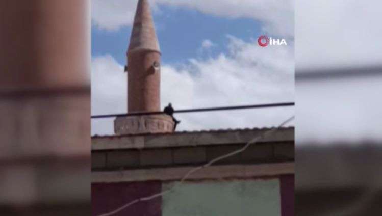 kayseride-cami-minaresinde-intihar-girisimi-gerilim-dolu-anlar-yenicag-2.jpg