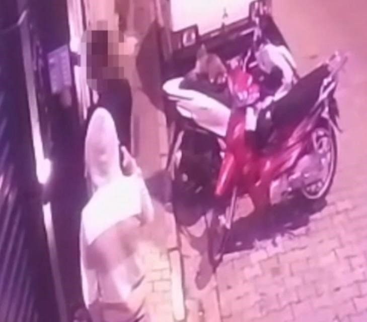 Yaşlı kadının 30 yıllık emeği uçtu! 'Kargocu' planı adım adım işledi!