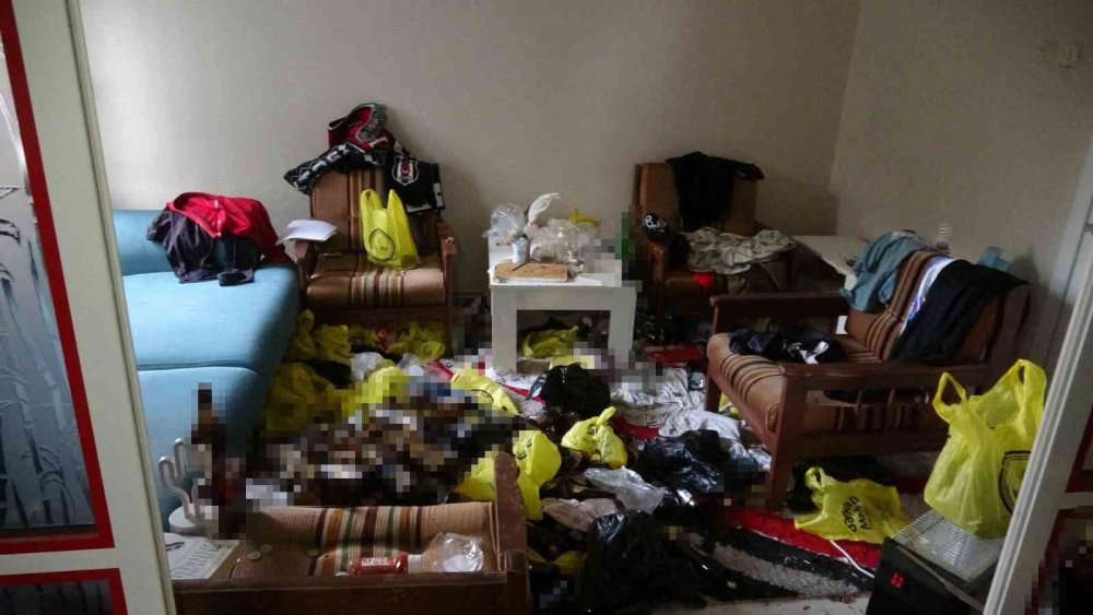 Balıkesir'de şüpheli ölüm: Polis kapıyı açınca hayatının şokunu yaşadı!