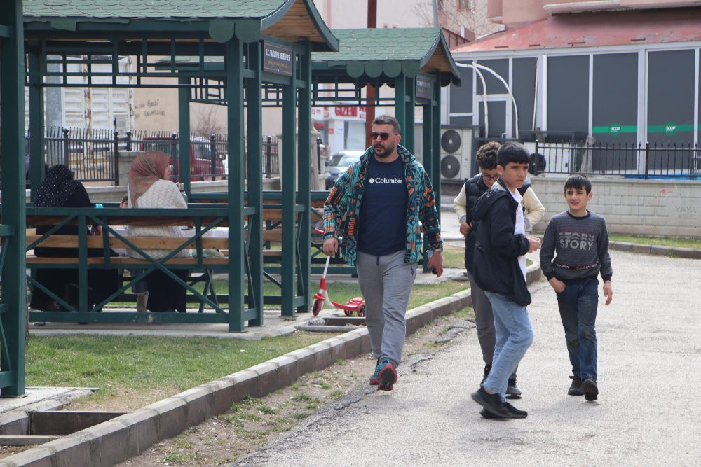 Minik köpeğe büyük ödül: Erzurum’da havalimanında kaybolmuştu