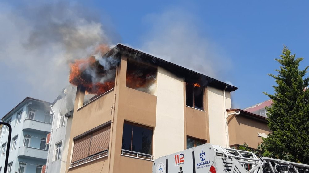 Körfez’de ev alevlere teslim oldu!