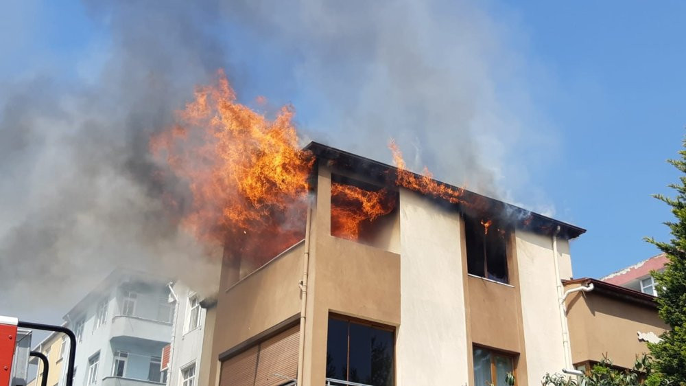 Körfez’de ev alevlere teslim oldu!