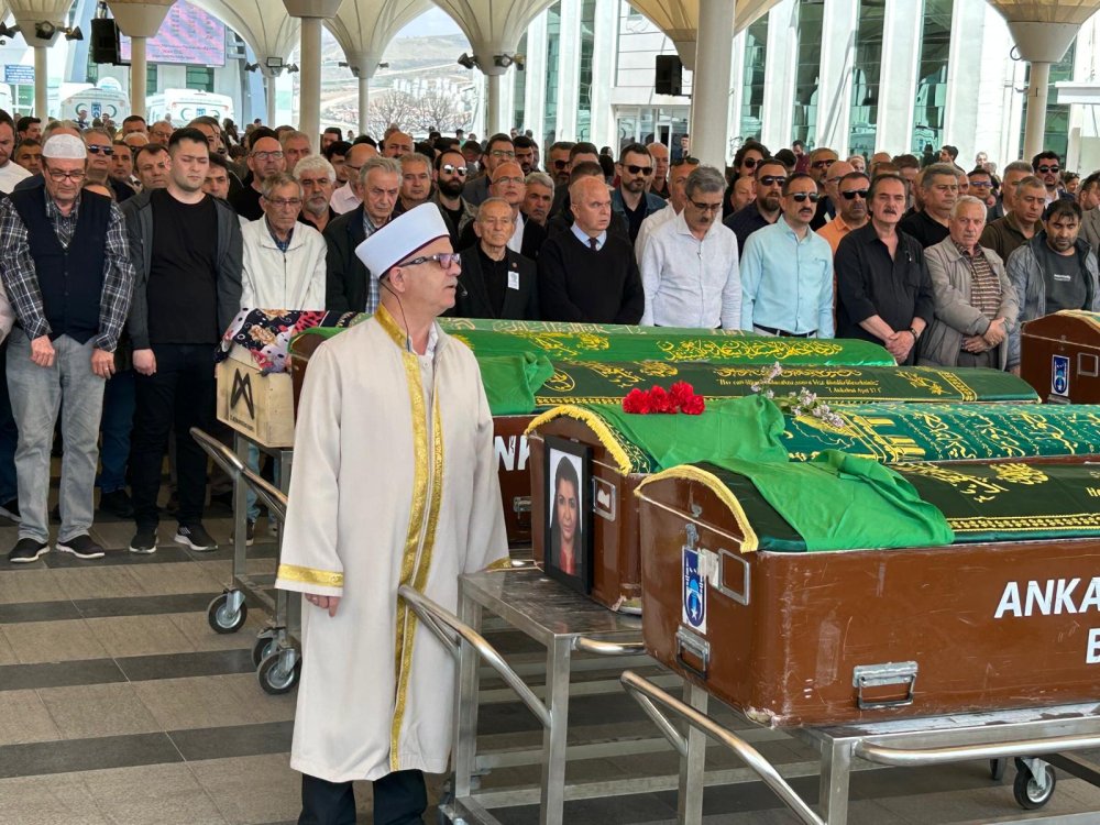 Tiyatro oyuncusu Akay, son yolculuğuna uğurlandı