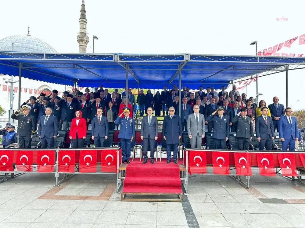 Bandırma’da 23 Nisan, Cumhuriyet Meydanı’nda kutlandı