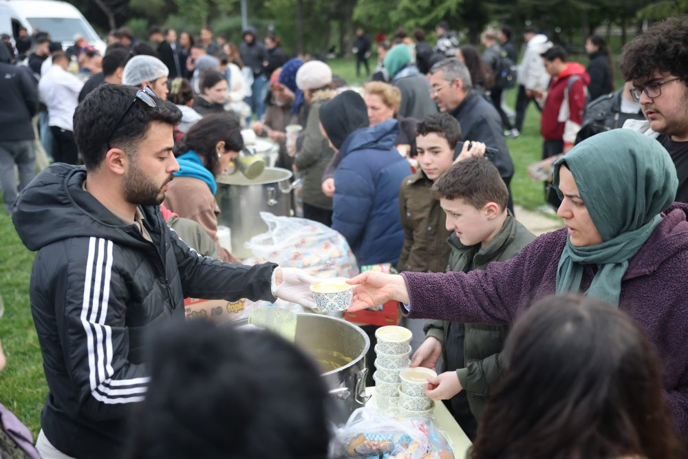 Depremden etkilenen vatandaşlar kampüsde çadır kurdu