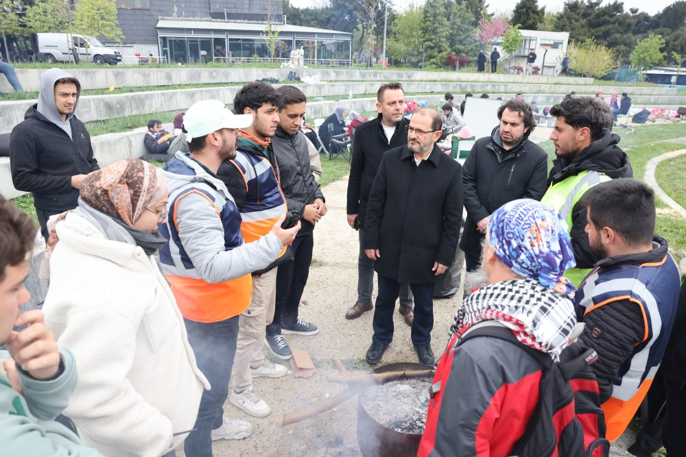 Depremden etkilenen vatandaşlar kampüsde çadır kurdu