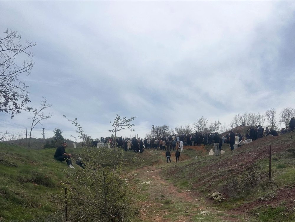 Halı sahada kalp krizi geçirmişti... Komiser son yolculuğuna uğurlandı