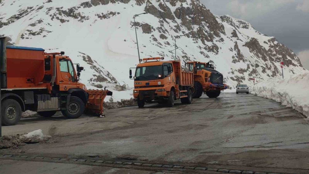 Van’da 3 bin rakımda kış, bin 850 rakımda bahar
