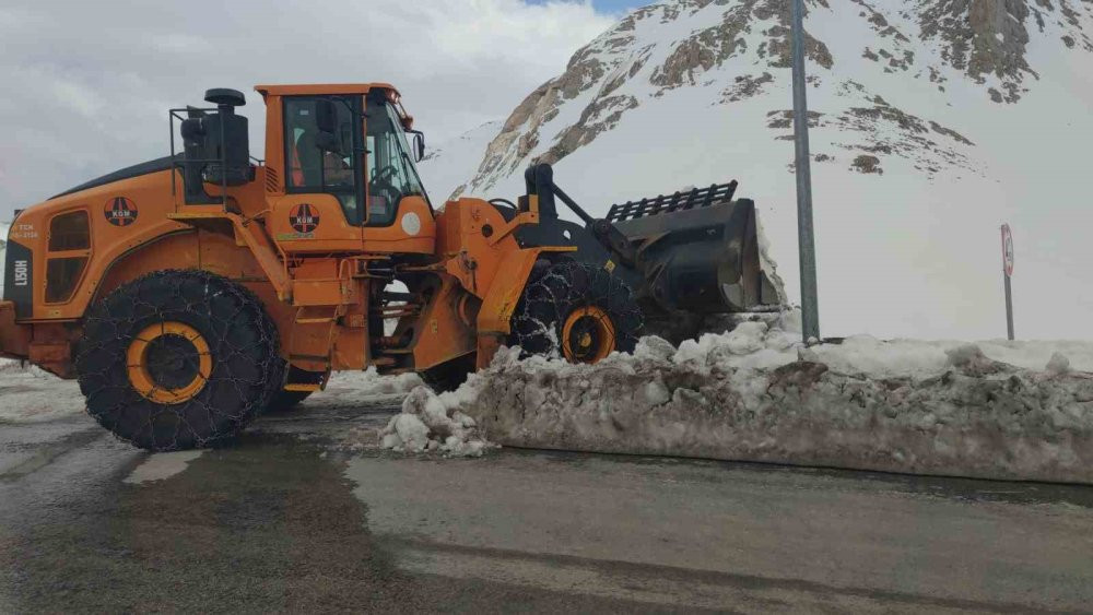 Van’da 3 bin rakımda kış, bin 850 rakımda bahar
