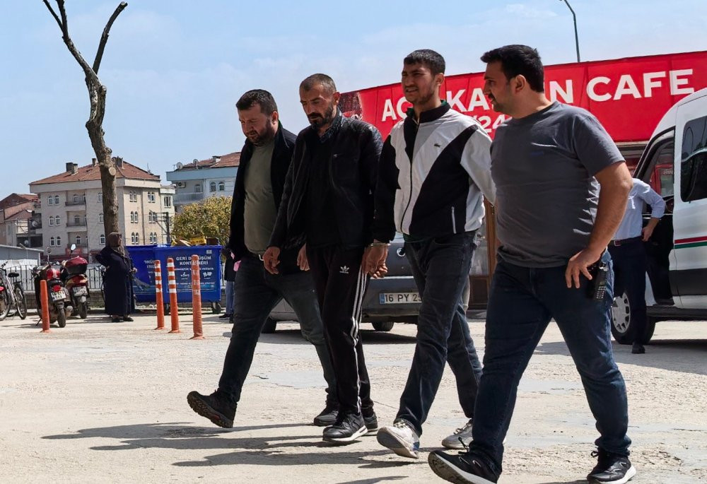 Bursa'da 2 firari yakalandı