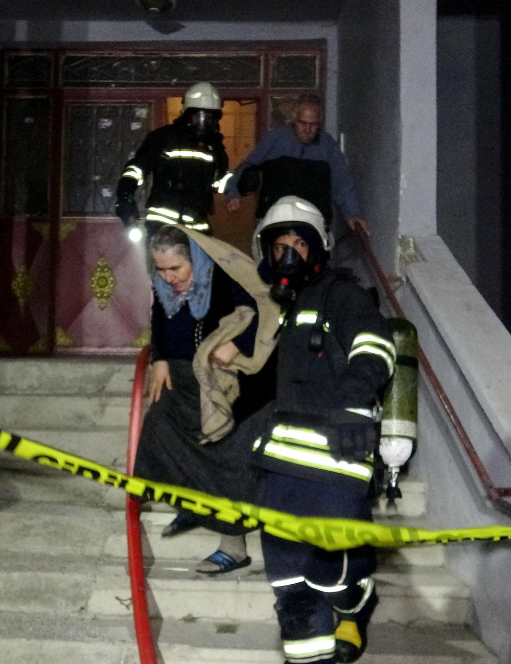 Erzurum'da eşine kızıp evi ateşe verdi! Korkunç planı mahalleyi ayağa kaldırdı