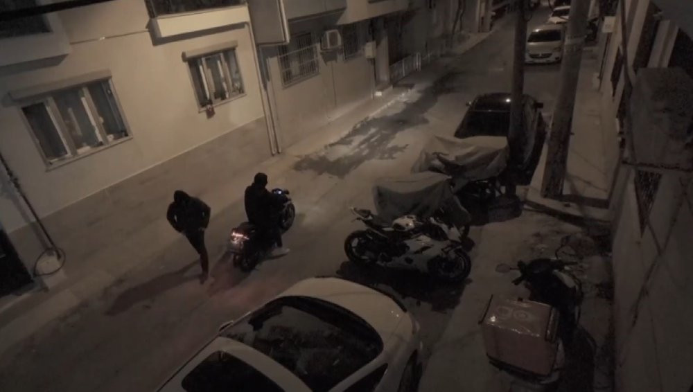 Motosiklet hırsızları kameraya takıldı