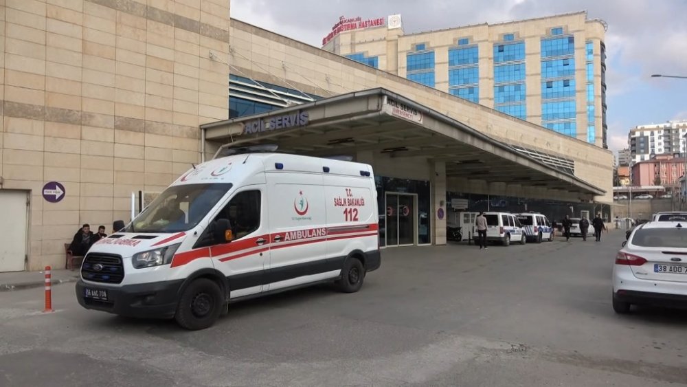 TIR ile minibüs çarpıştı: 2 ölü