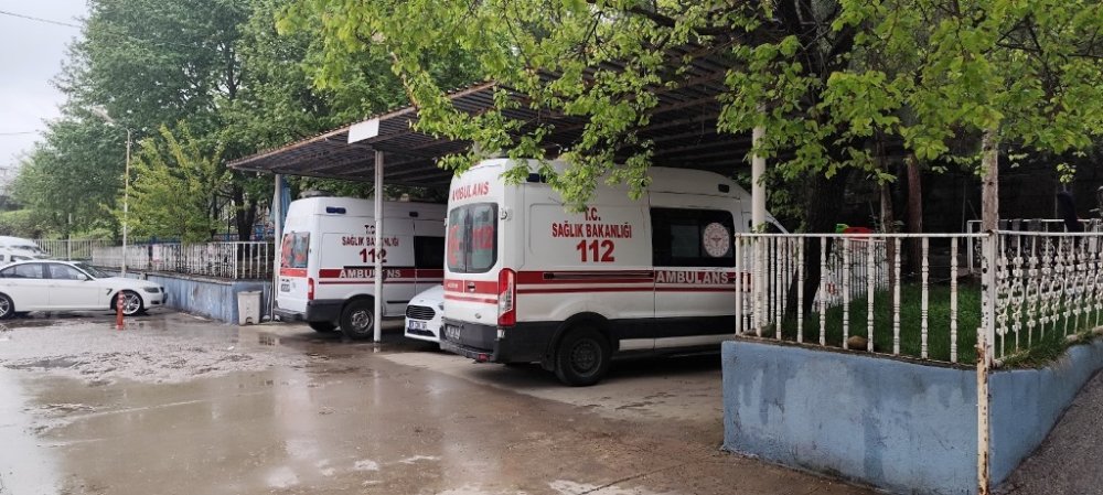 TIR ile minibüs çarpıştı: 2 ölü