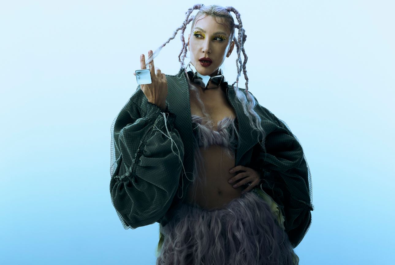 hande-yener-spotifya-damga-vurdu.jpg