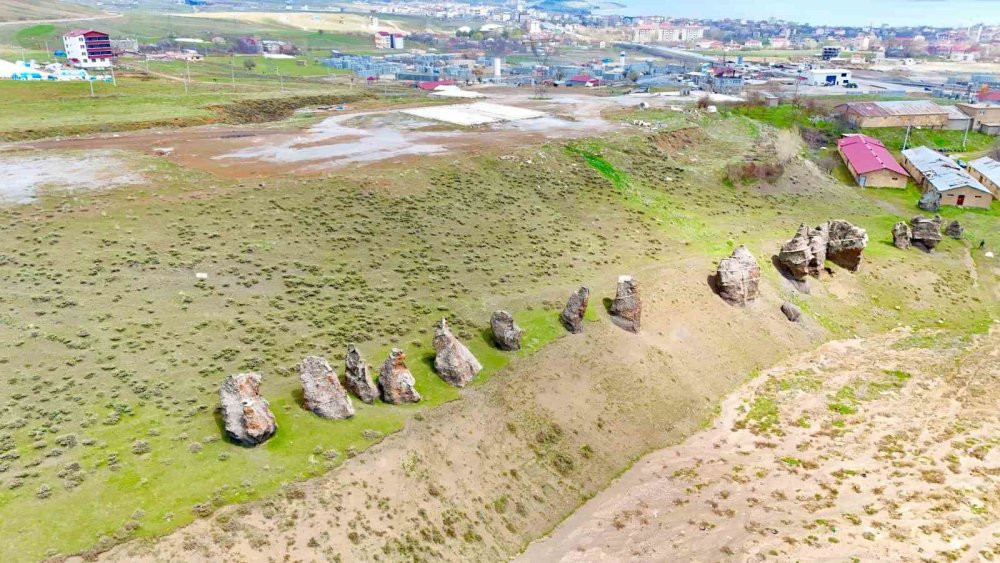 "Nemrut’un develeri" her geçen gün tahrip oluyor