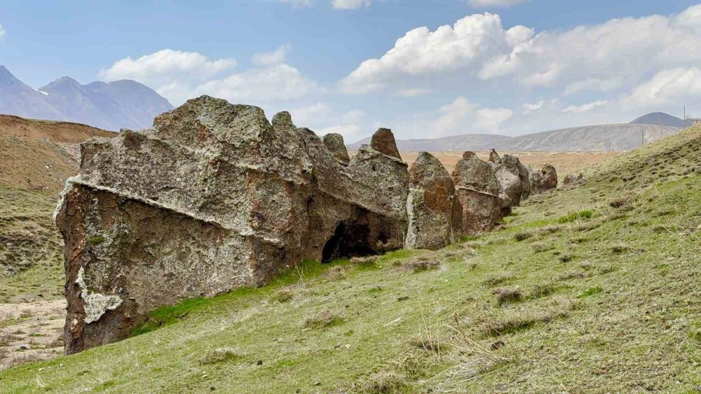 "Nemrut’un develeri" her geçen gün tahrip oluyor