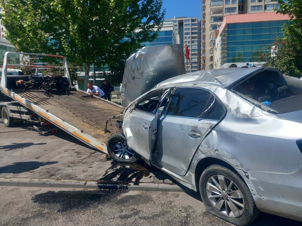 Refüje çarpan otomobil takla attı: 1 yaralı