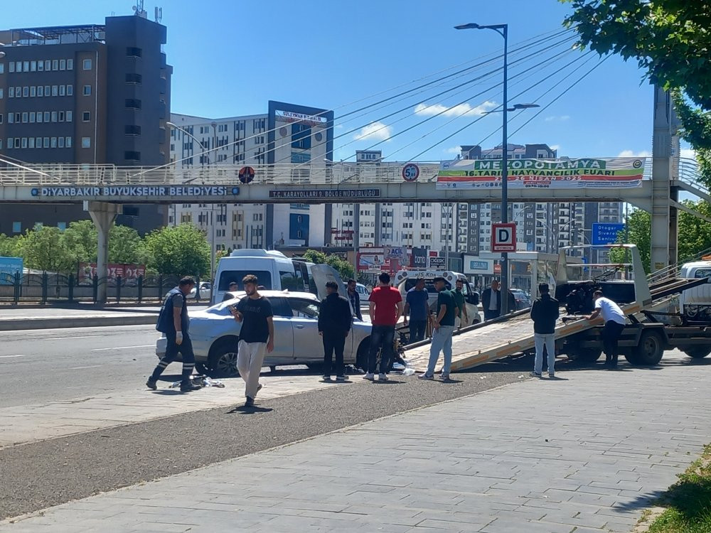 Refüje çarpan otomobil takla attı: 1 yaralı