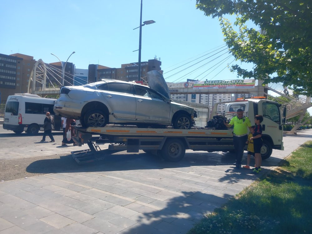 Refüje çarpan otomobil takla attı: 1 yaralı