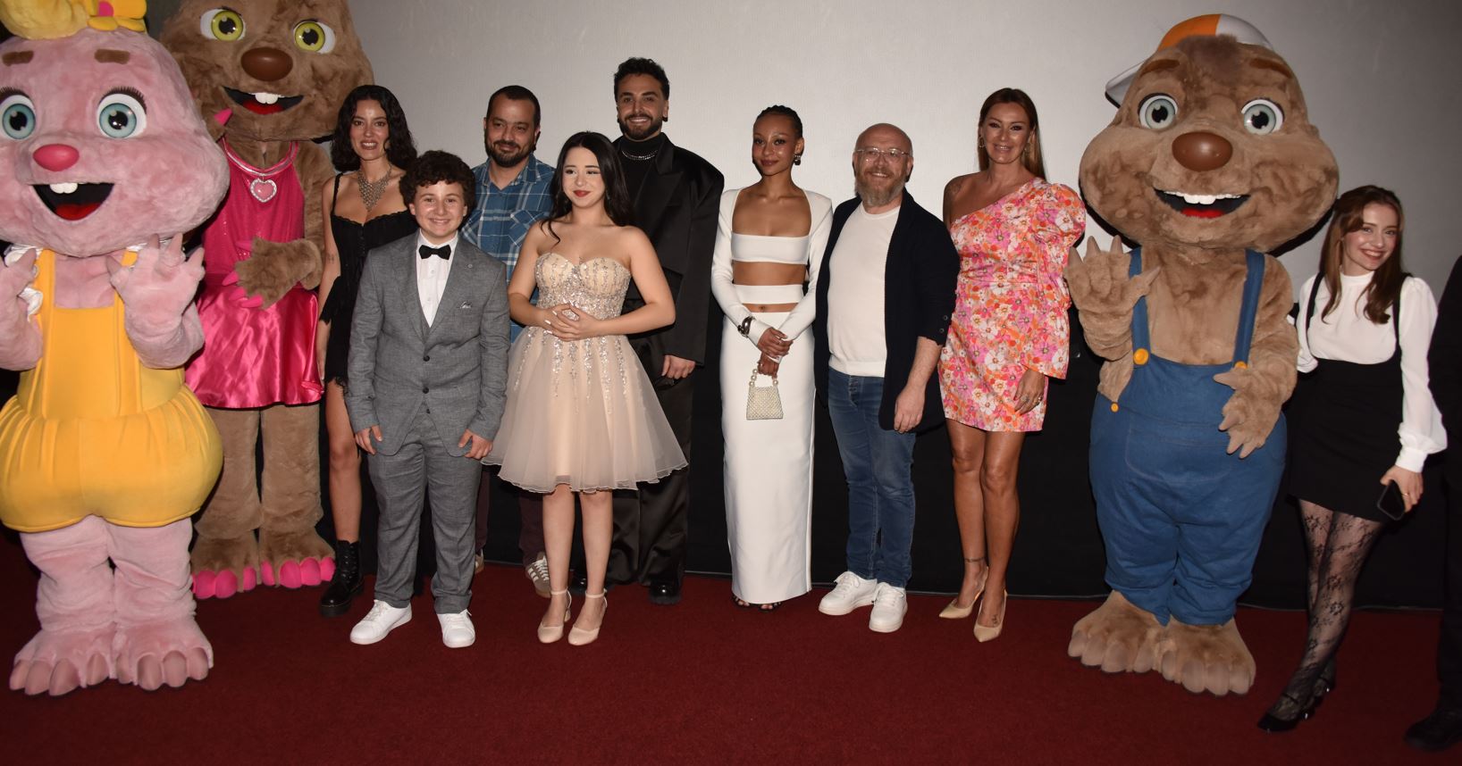 kostebekgiller-filminin-galasi-yapildi.jpg