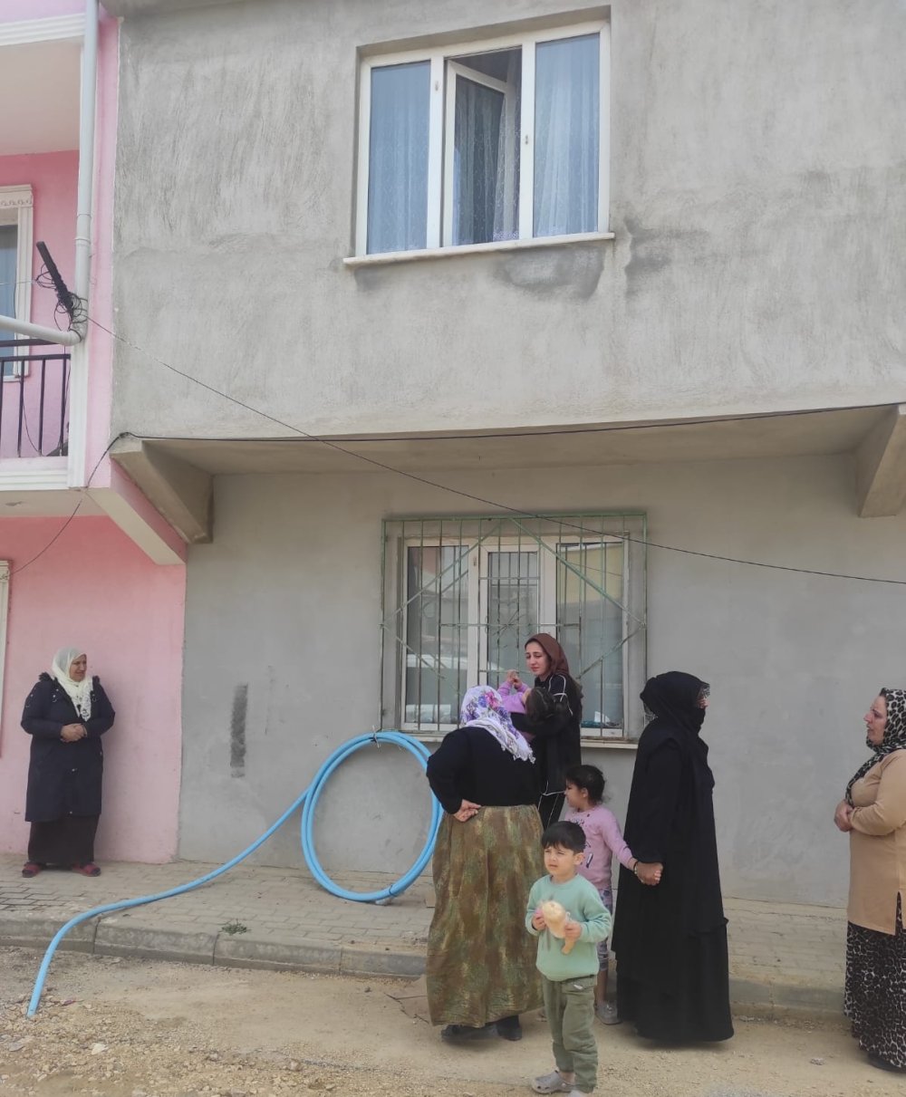 2 yaşındaki Azra pencereden düştü