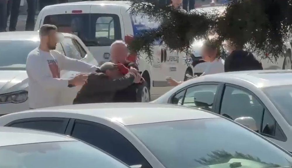 Bolu’da sokak ortasında yumruklu kavga!