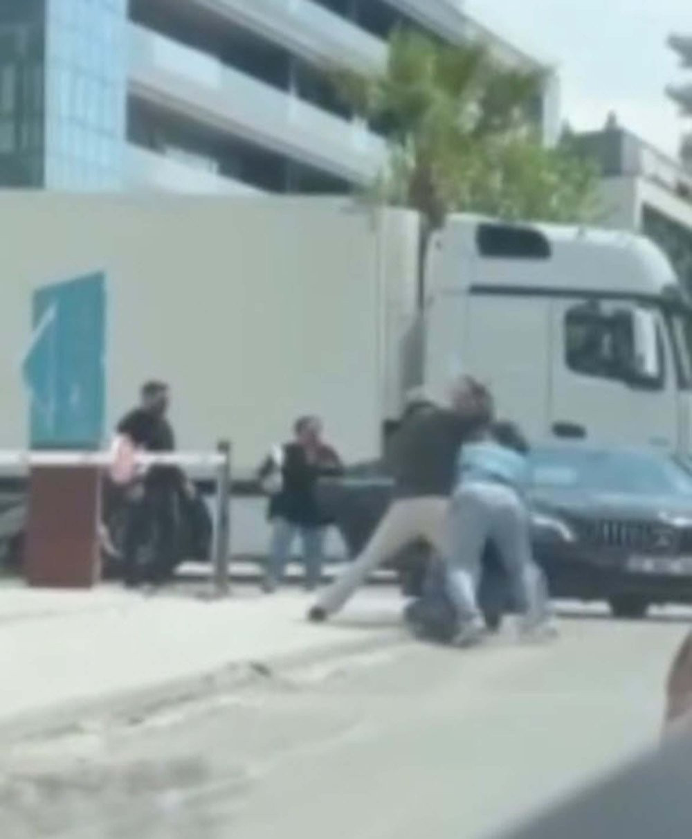 İzmir'de trafik magandası satırla saldırdı!