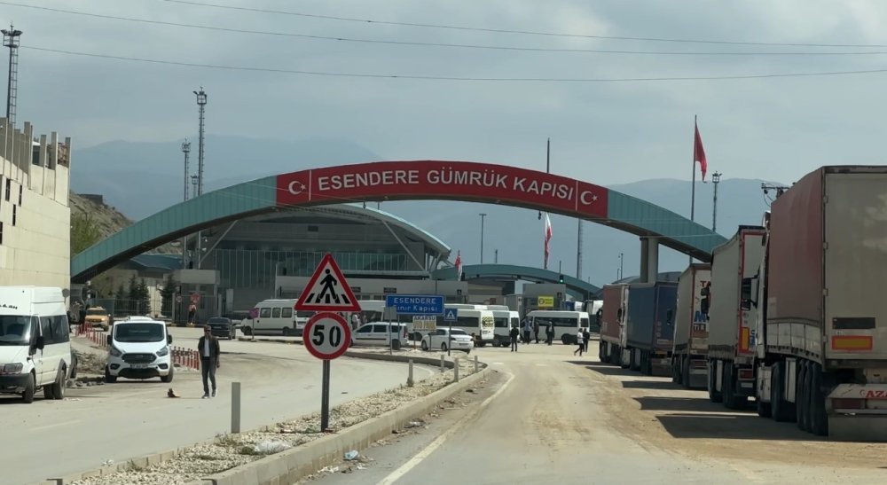 Sınırda 2 kilometrelik tır kuyruğu