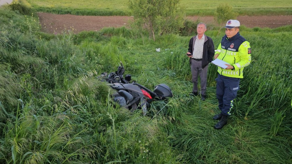 Edirne'de feci kaza! Motosiklet metrelerce sürüklendi: 1 ölü