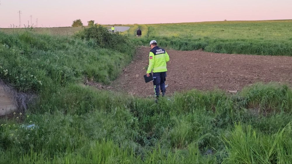 Edirne'de feci kaza! Motosiklet metrelerce sürüklendi: 1 ölü