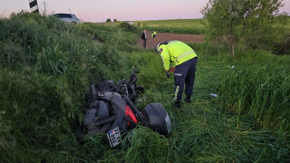 Edirne'de feci kaza! Motosiklet metrelerce sürüklendi: 1 ölü