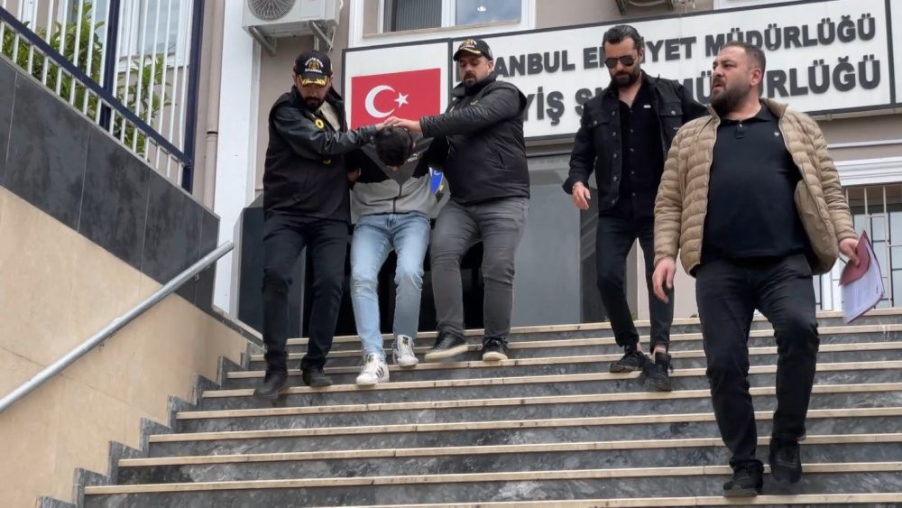 İstanbul'da müşteri gibi girdiği marketi soydu