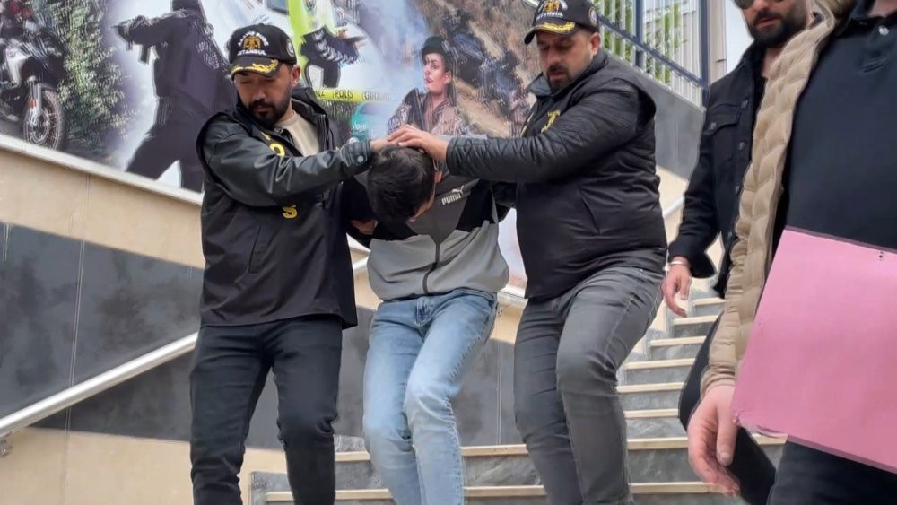 İstanbul'da müşteri gibi girdiği marketi soydu