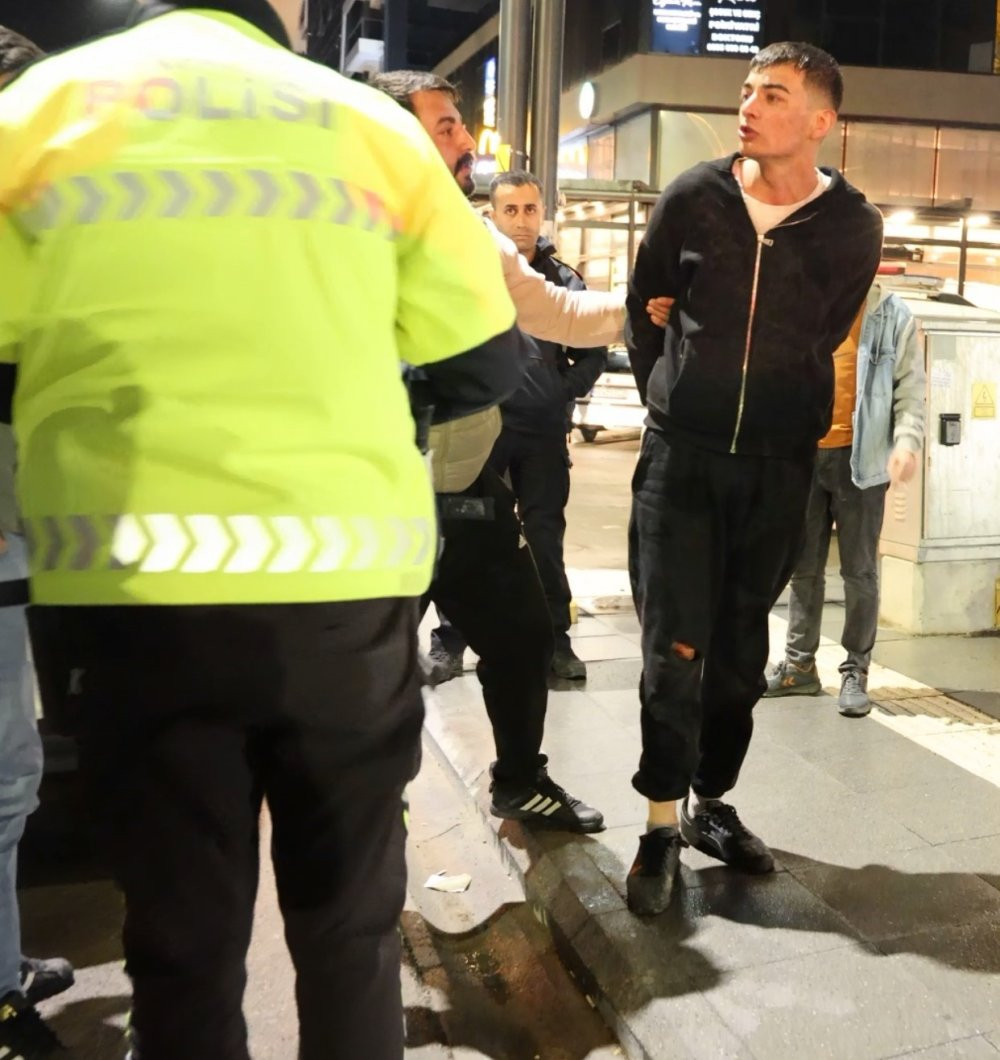 Alkolü fazla kaçırdı polisleri canından bezdirdi! ‘Yeter’ deyip gereğini yaptılar