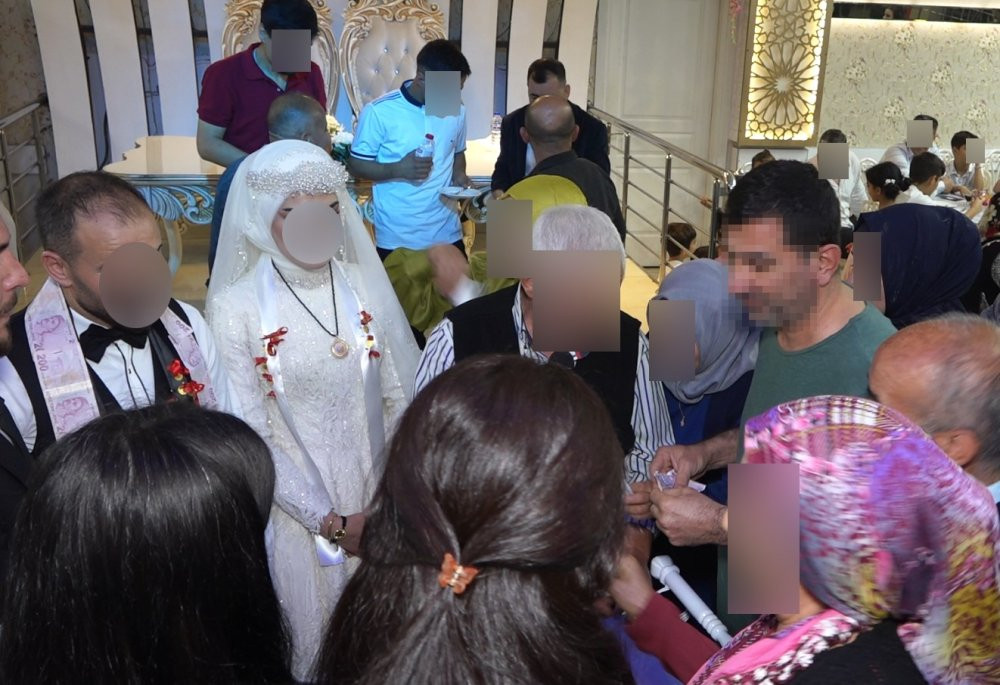 Düğüne davetli gibi geldi! Yaptığı yöntem şeytana pabucunu bile ters giydirir