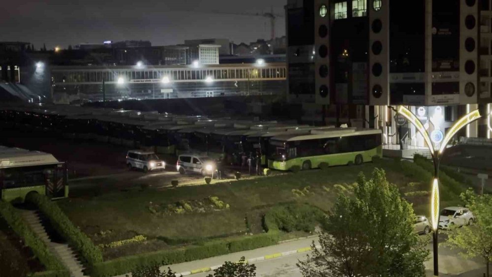 Hırsızların hedefinde bu kez belediye otobüsü vardı! Suçüstü yakalandılar