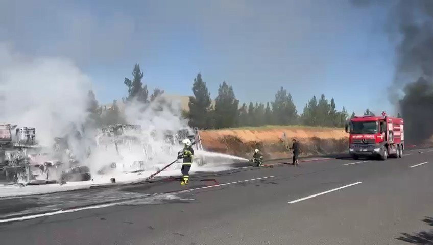 Şanlıurfa'da korkutan manzara! akaryakıt yüklü tanker devrildi