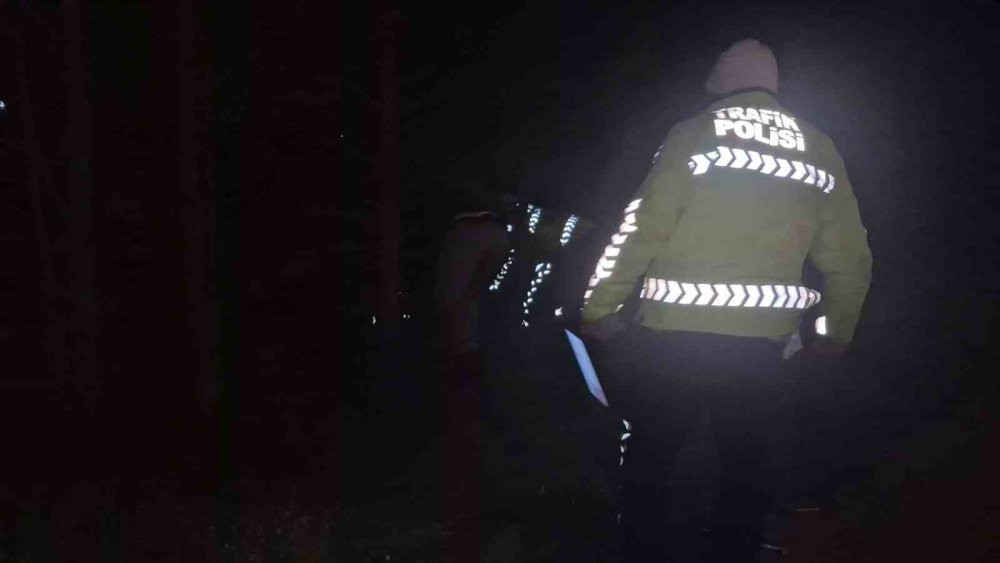 Bartın’da film gibi kovalamaca: Polis “dur” dedi, kaçtı kovalayan polisle birlikte bataklığa saplandı