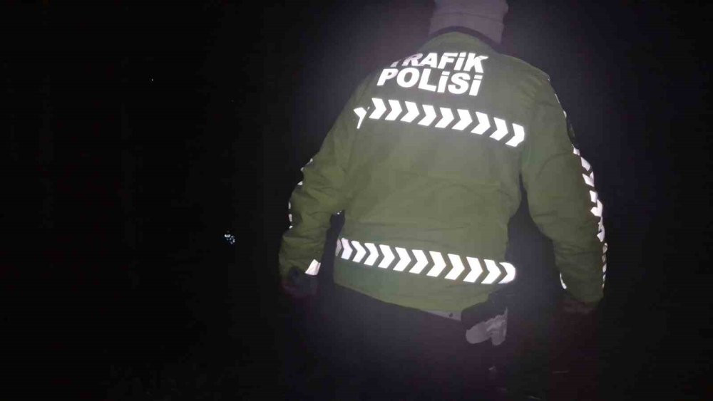 Bartın’da film gibi kovalamaca: Polis “dur” dedi, kaçtı kovalayan polisle birlikte bataklığa saplandı