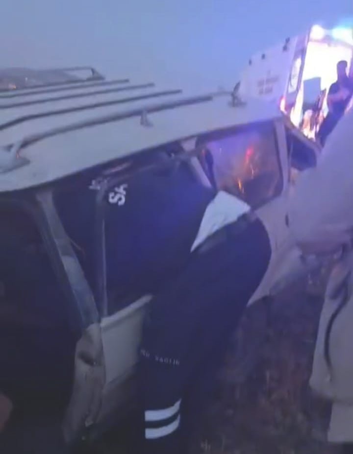 Gaziantep’te kamyonet ile otomobil çarpıştı: 3 kişi yaralandı