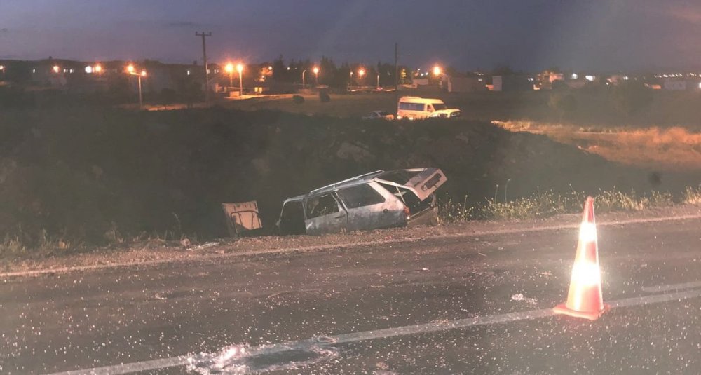 Gaziantep’te kamyonet ile otomobil çarpıştı: 3 kişi yaralandı
