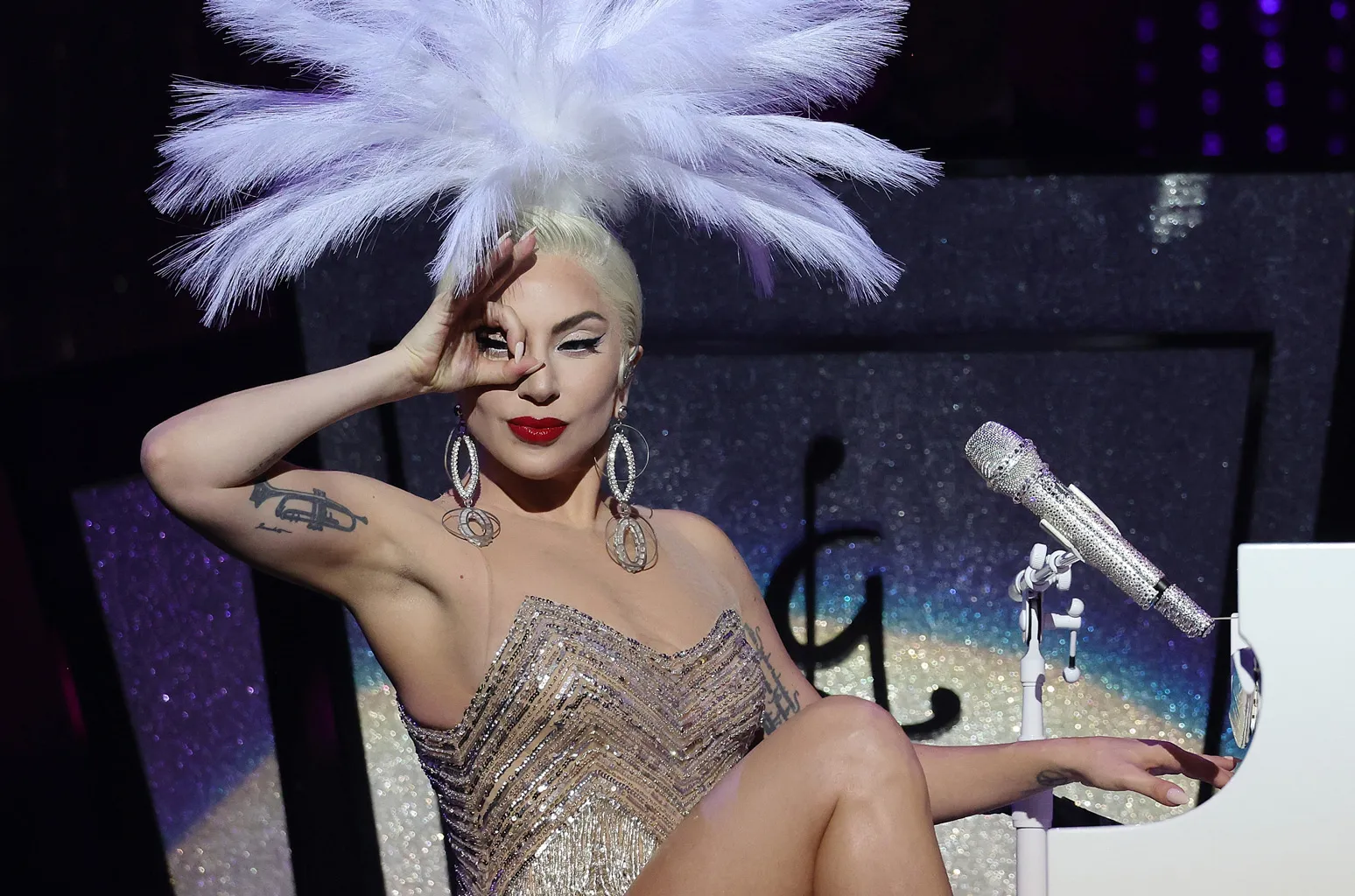 lady-gaga-jazz-piano-park-mgm-in-las-vegas-billboard-espanol-1548.webp