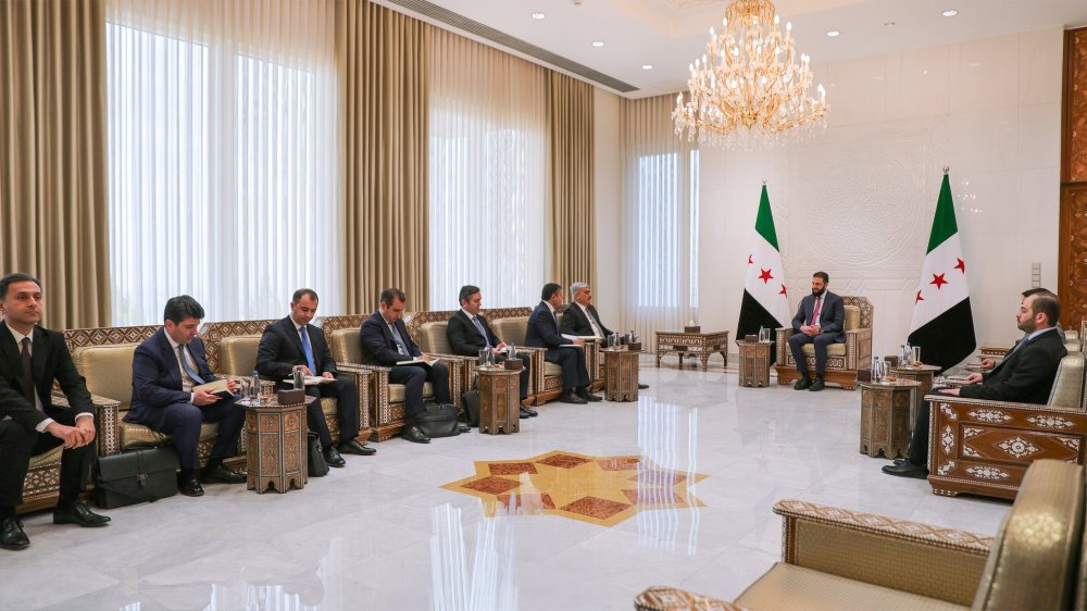 Suriye Cumhurbaşkanı Şara, Şam'da Azerbaycanlı üst düzey heyeti kabul etti