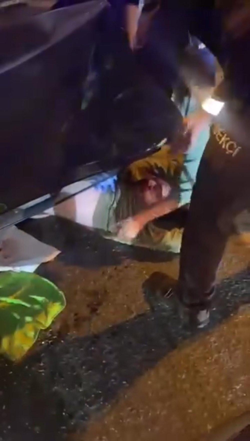 Beşiktaş’ta takla atan araçta can pazarı